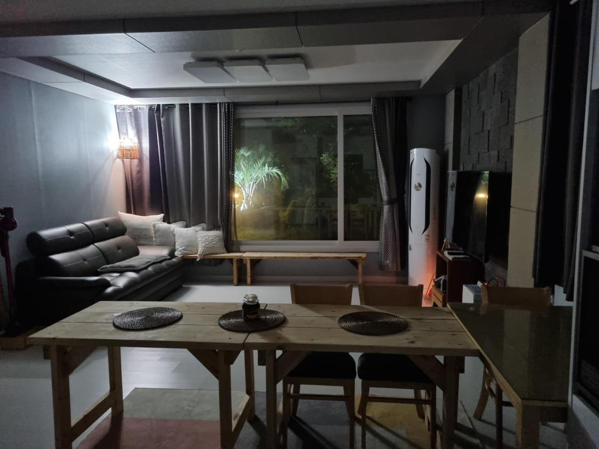 西归浦市Gashi Sarang住宿加早餐旅馆 外观 照片